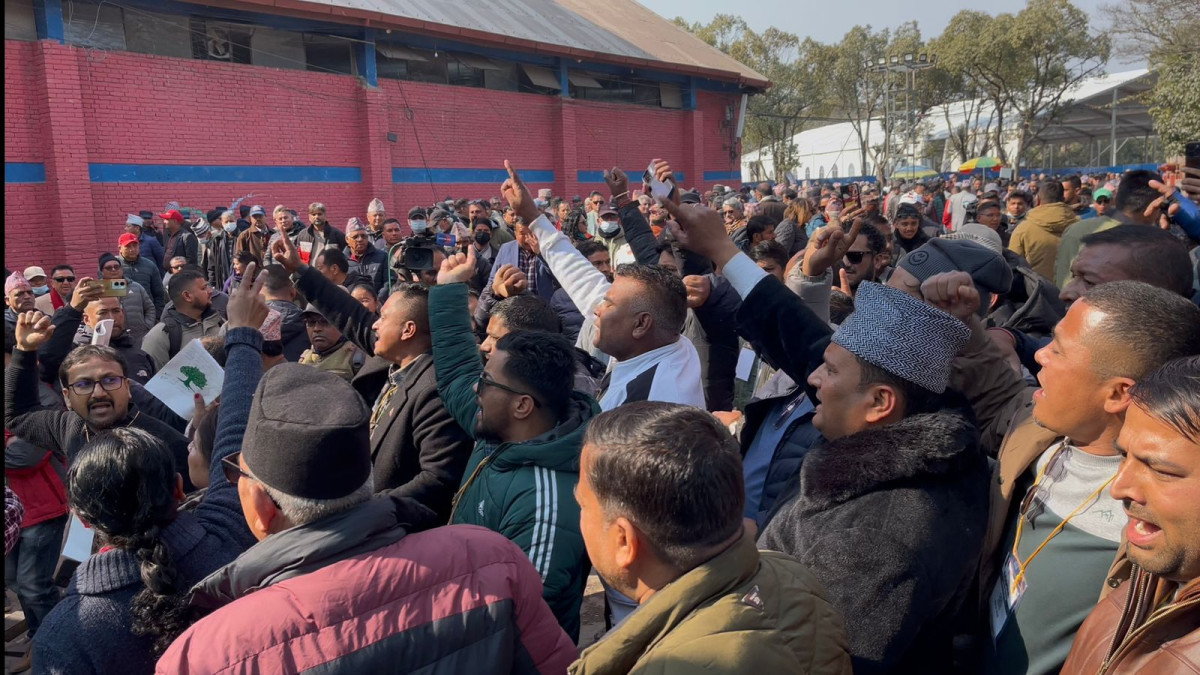 विशेष महाधिवेशन स्थलमा नाराबाजी, नेतृत्व परिवर्तनको माग