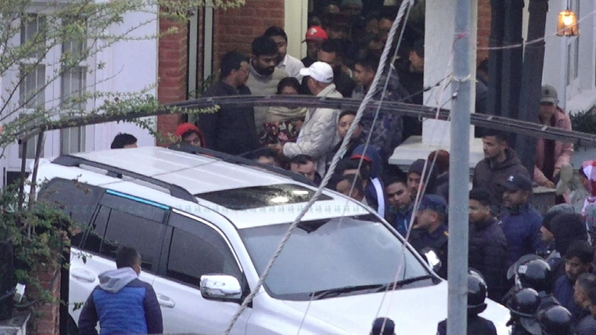बिहानै पक्राउ गर्न पुगेका प्रहरीलाई के भने ओलीले?